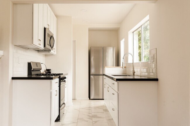 Building Photo - 2018 Monterey St