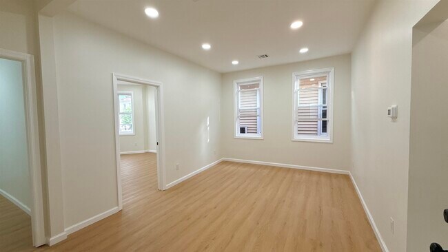 Building Photo - 291 Avenue B