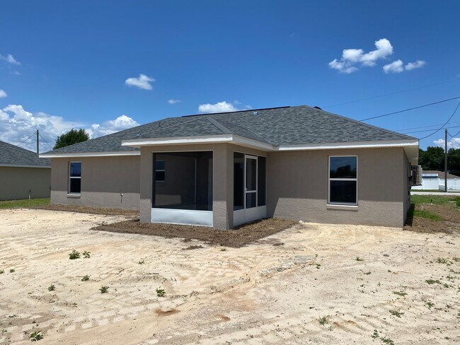 Building Photo - Desirable SE Ocala Neighborhood 3/2/2 *WON...
