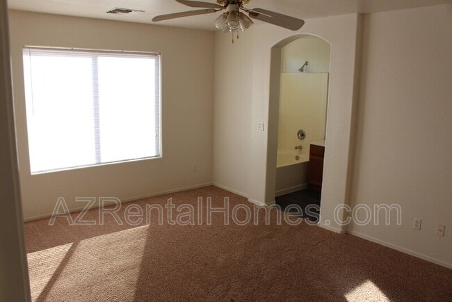 Building Photo - 6605 S 18th Dr