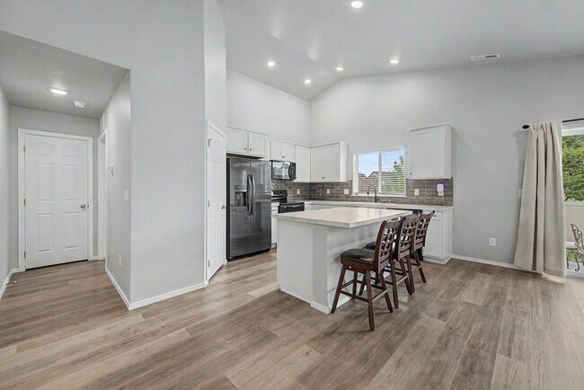 Building Photo - Charming Single-Level South Meridian