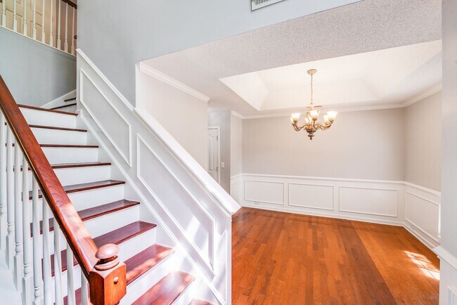 Building Photo - Beautiful 3BR/2.5BA Near Rivergate & Charl...