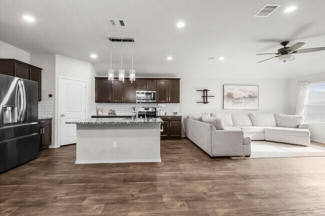 Building Photo - 8207 Amaryllis Ct