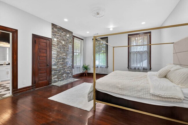 Building Photo - 1015 Union St