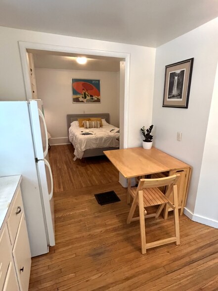 Building Photo - 718 N Cayuga St