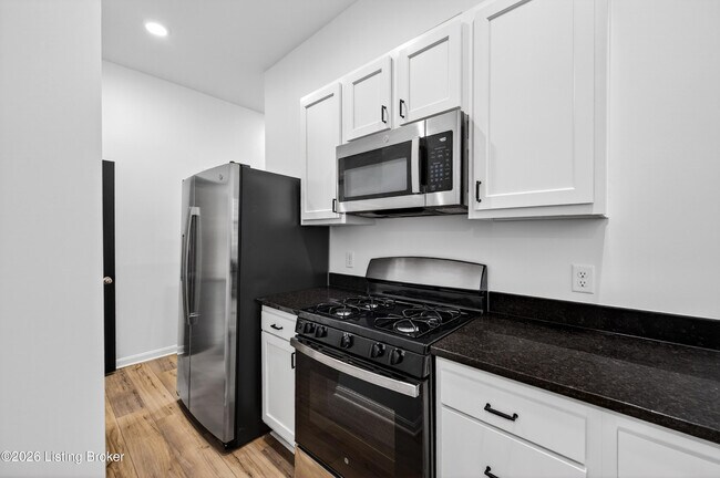 Building Photo - 508 Lilly Ave