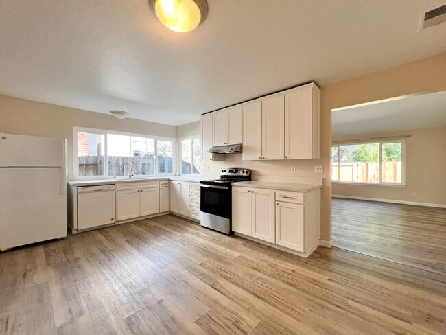 Building Photo - Single Level Four Bedroom North Napa Home