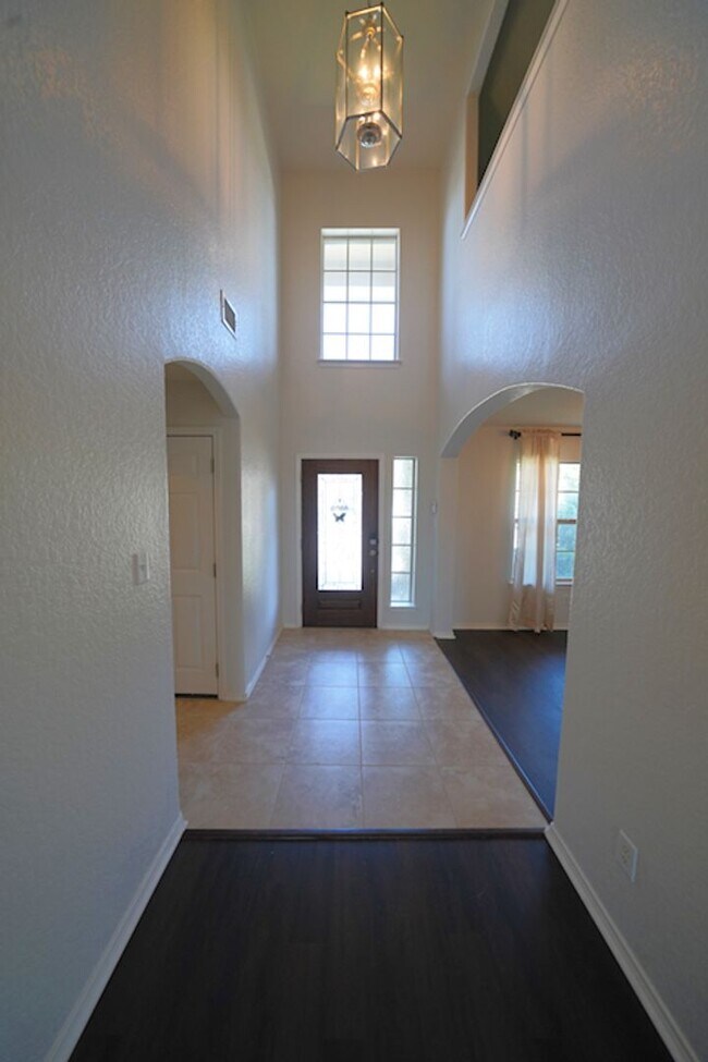 Building Photo - 6307 Myrtle Run