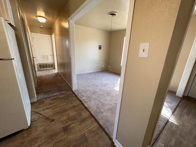 Building Photo - 127 W Stacie Rd