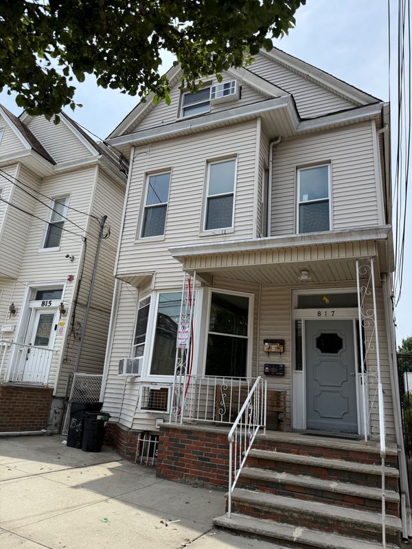 Building Photo - 817 15th St