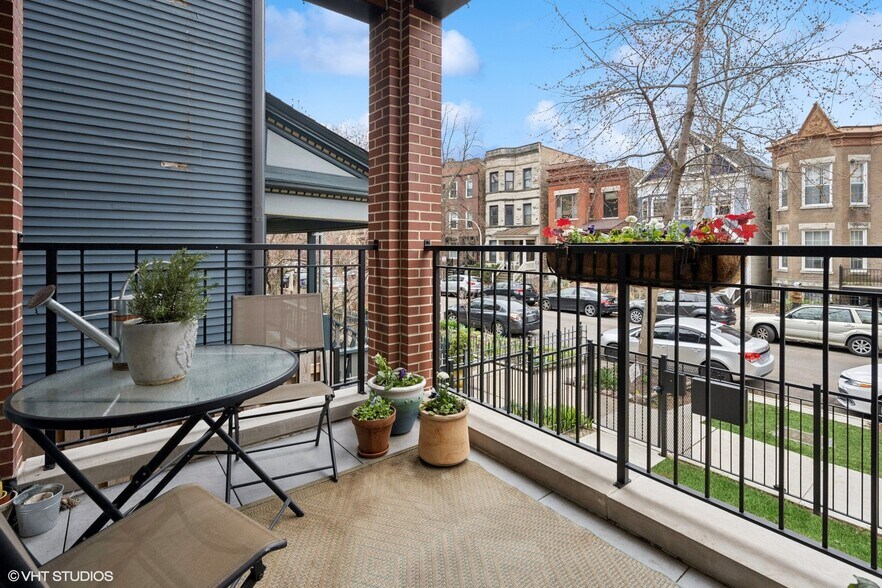 Building Photo - 3837 N Kenmore Ave