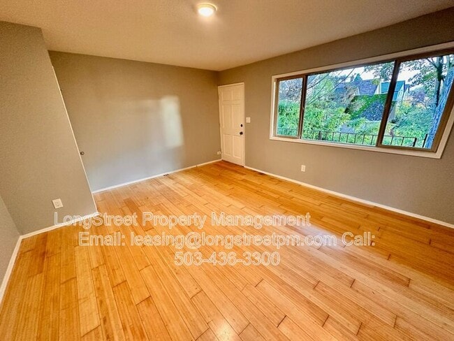 Building Photo - 121 SE 30th Pl
