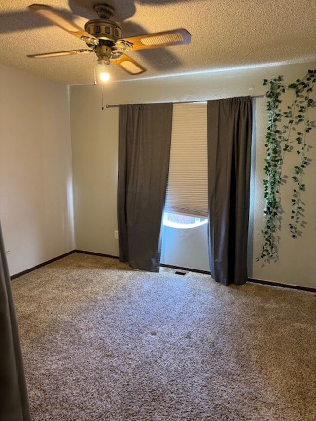 Building Photo - ALL PROSPECTIVE TENANTS MUST SUBMIT A $58 NON-REFUNDABLE APPLICATION FEE PER APPLICANT ONLINE AND...