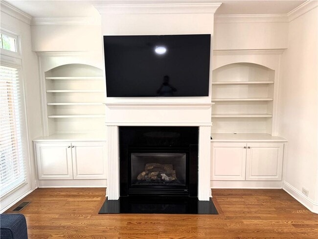 Building Photo - 4858 Lamoyne Ln