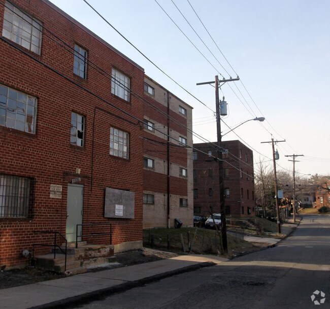 Building Photo - 2930 Knox Pl SE