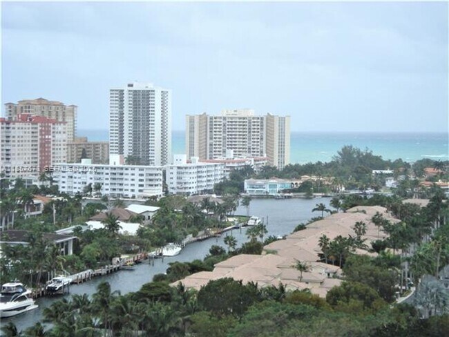Building Photo - 3600 Yacht Club Dr