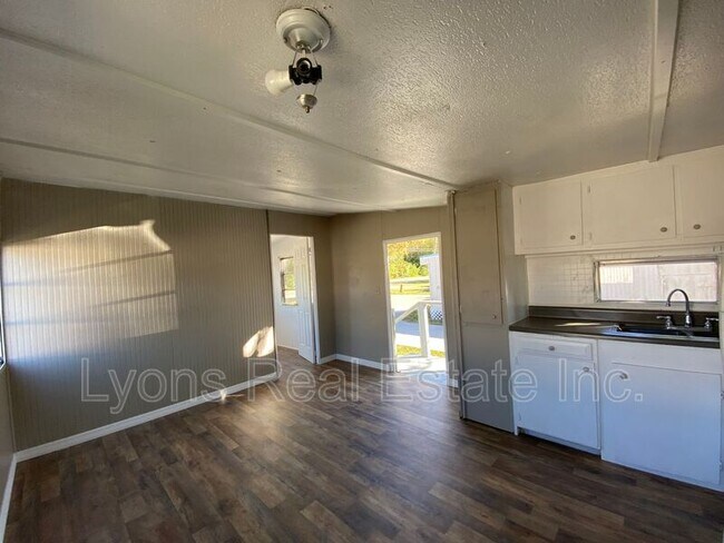 Building Photo - 4900 Tice St