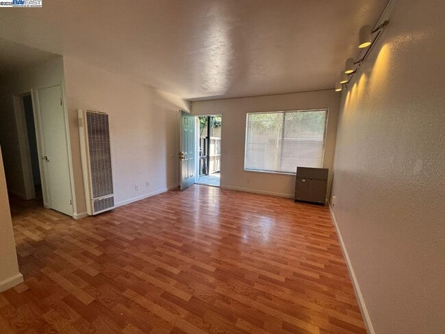 Building Photo - 205 Ladera Plaza