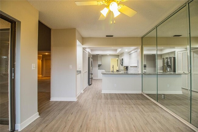 Building Photo - 4315 Creekwood Ln