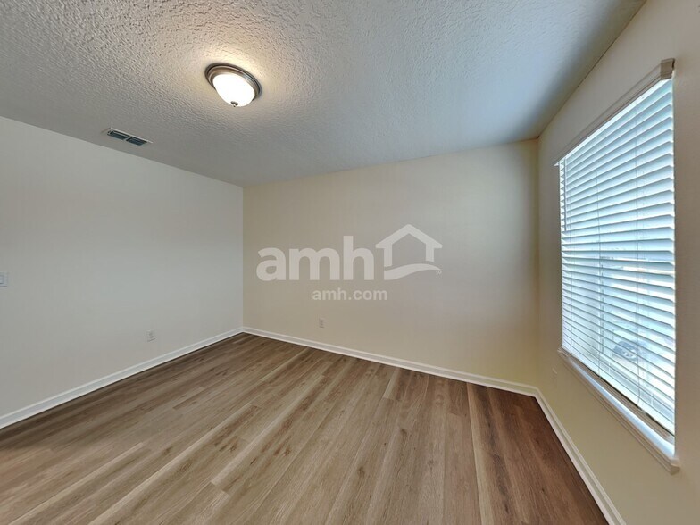 Building Photo - 173 Edge Park Trl