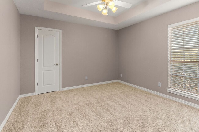 Building Photo - "Beautiful 4-Bedroom Home with Expansive D...