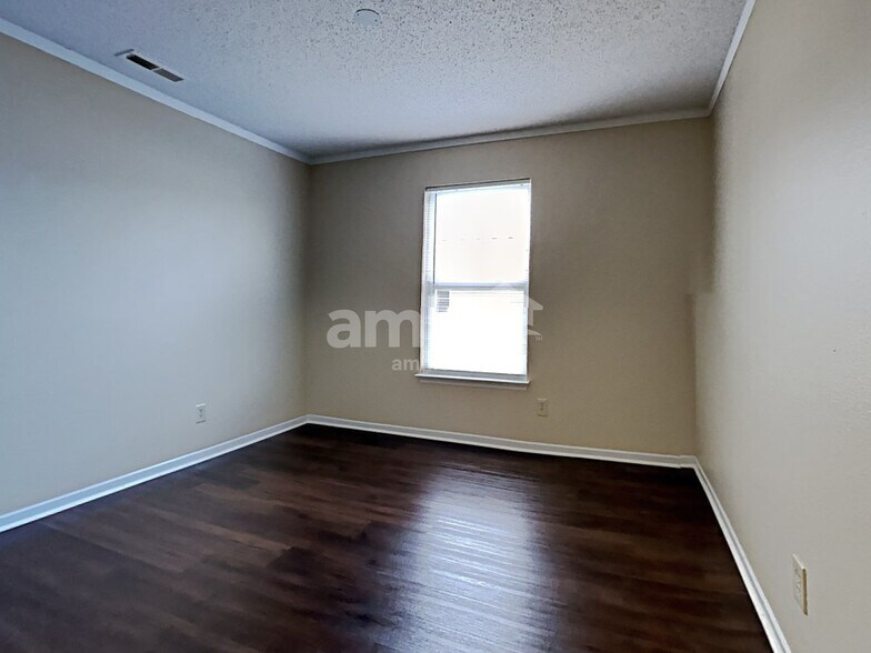 Building Photo - 8450 Ash Grove Dr