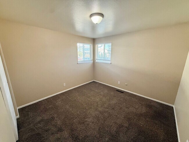 Building Photo - Charming, Updated Ranch-Style Home Near Lake Loveland