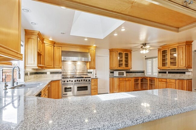 Building Photo - Spacious 4BR/2BA Home in Prime Irvington C...