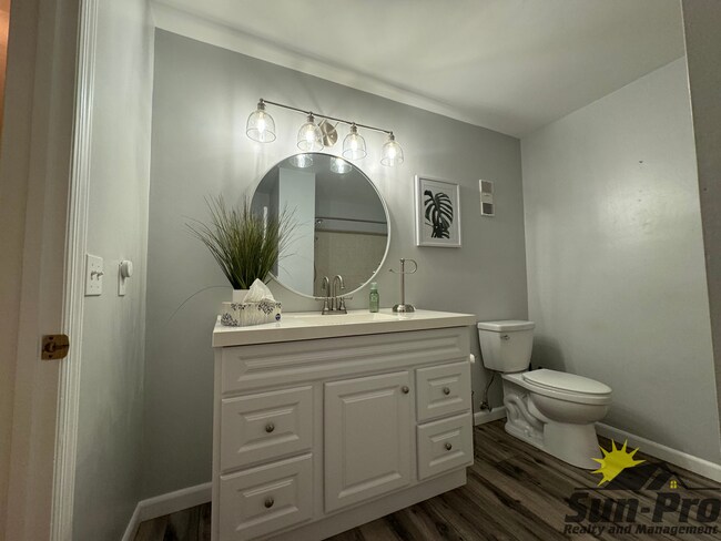 Building Photo - 116 Moonstone Ct