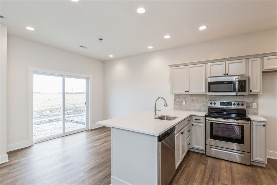 Building Photo - 915 Henryson St