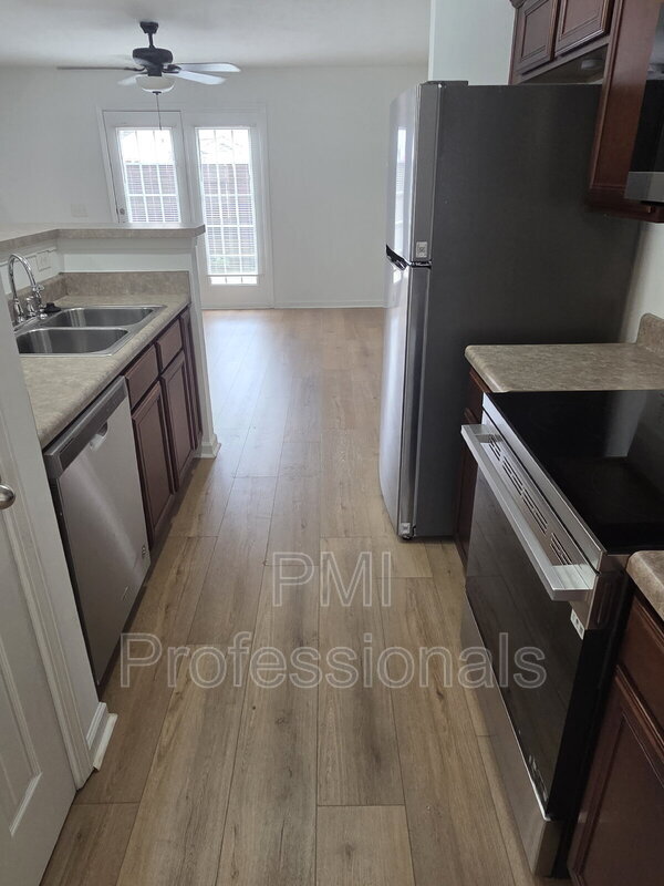 Building Photo - 108 Oak Valley Cir