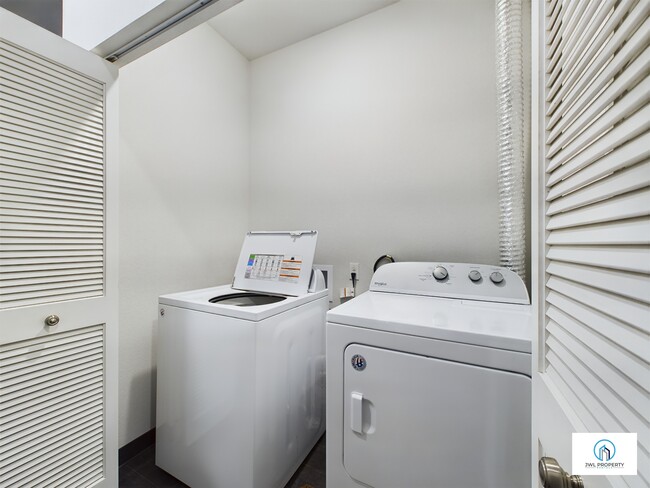 Building Photo - 2416 Homestead Dr