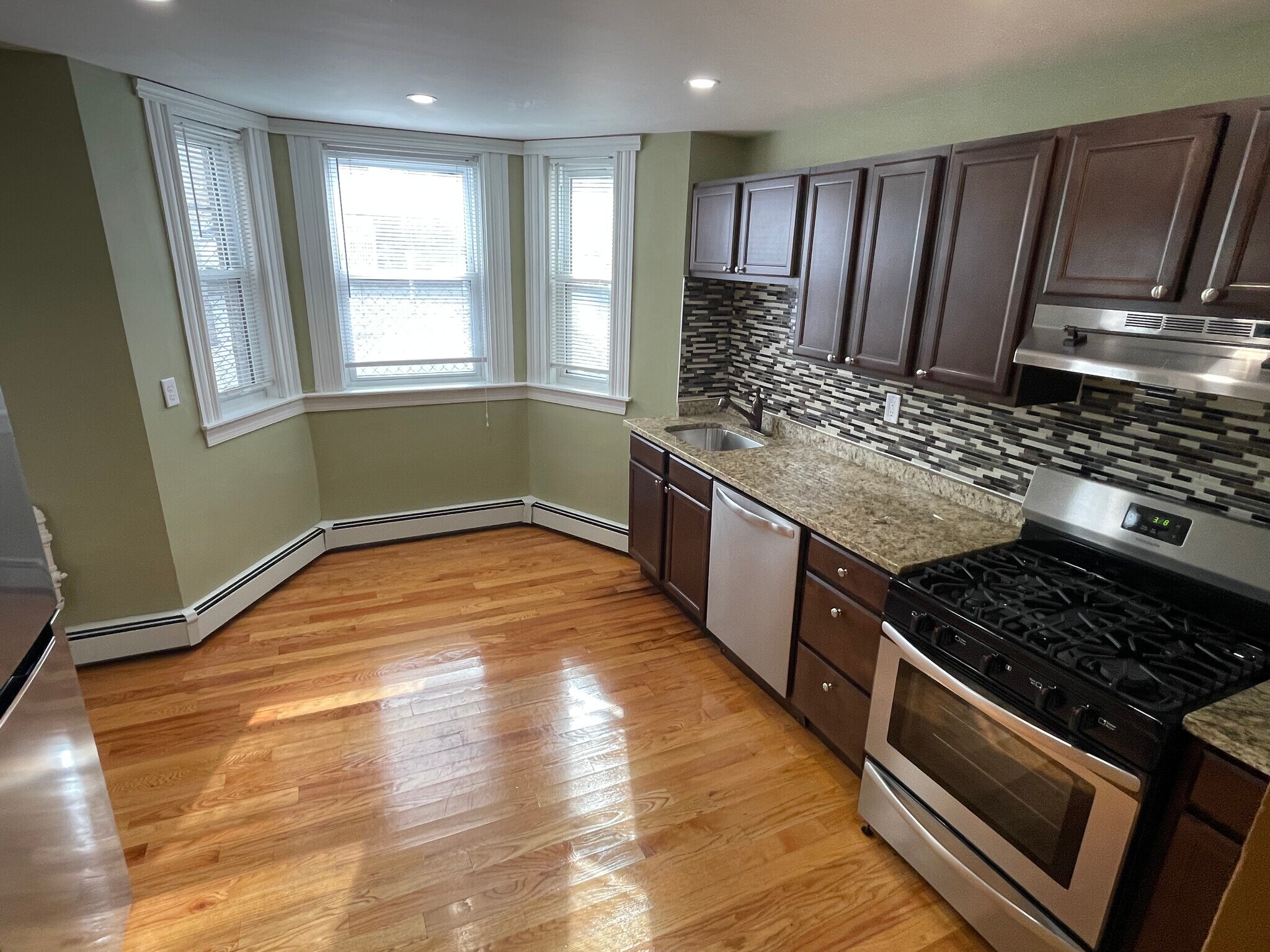 Building Photo - 233 Broadway