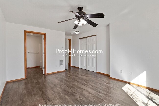 Building Photo - Charming Three Bedroom Newberg Home - Corner Lot!