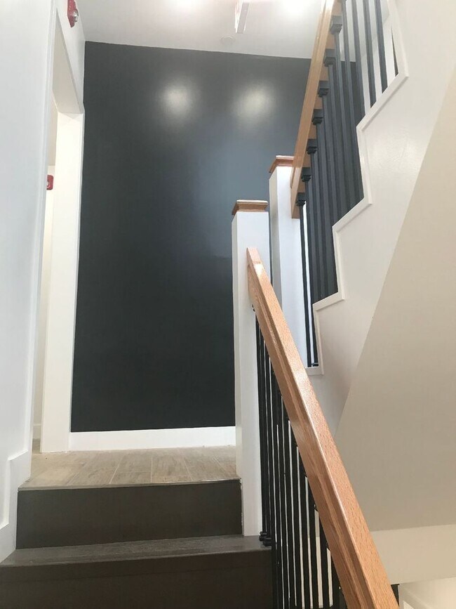 Building Photo - CHELSEA/BOSTON NEW LUXURY STUDIO- NO BROKER FEE! NO BROKER OR RENTAL FEES & FULLY FURNISHED!!