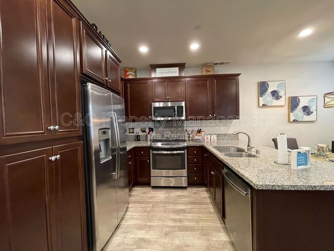 Building Photo - 40402 Calle Real