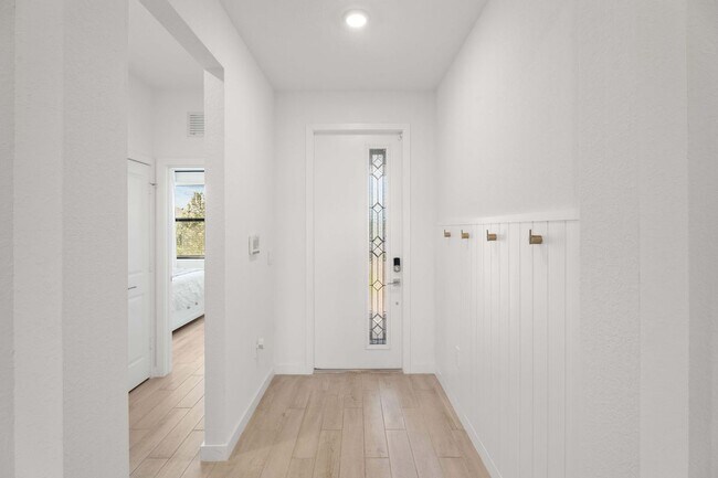 Building Photo - 5892 SE Sky Blue Cir