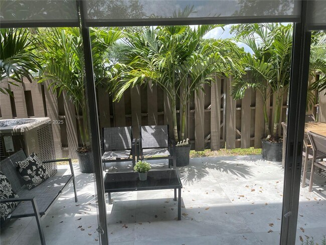 Building Photo - 8203 9th Ct