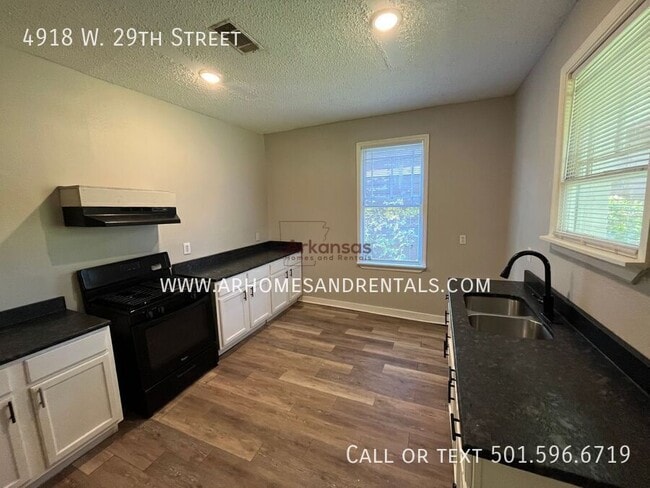 Building Photo - 4918 W 29th St