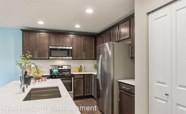 Building Photo - 4 br, 2.5 bath House - 8652 54th St NE