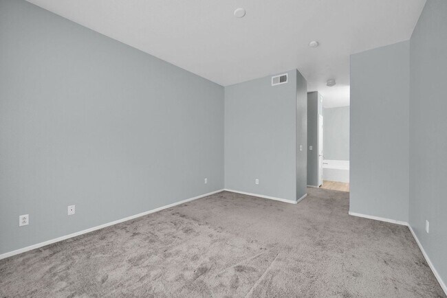 Building Photo - 5655 E Sahara Ave