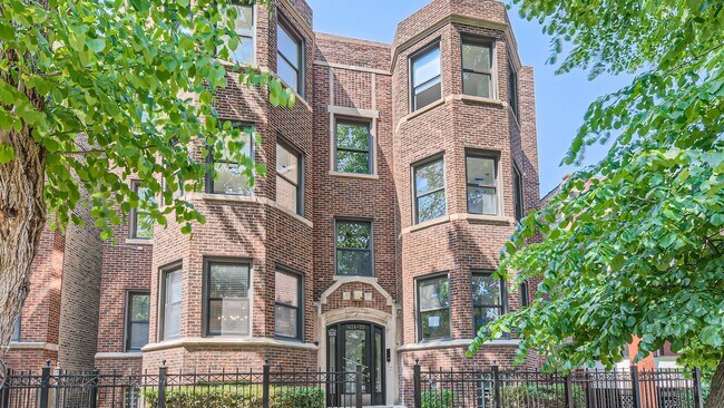 Primary Photo - 1424 W Winnemac Ave