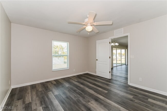 Building Photo - 2428 NE 1st Ave