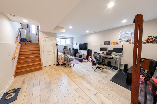 Building Photo - Beautiful West Humboldt Park Single Family Home