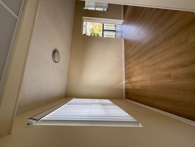 Building Photo - 241 Sheffield J