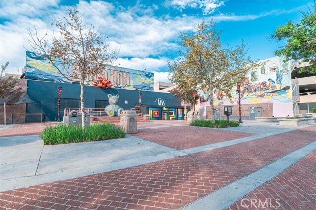 Building Photo - 450 E 4th St