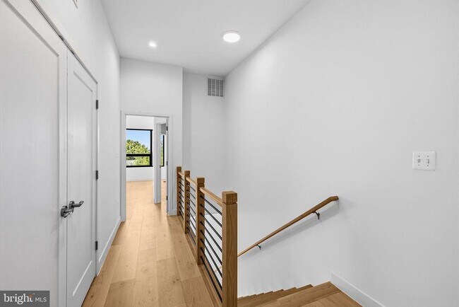 Building Photo - 2530 Elvans Rd SE