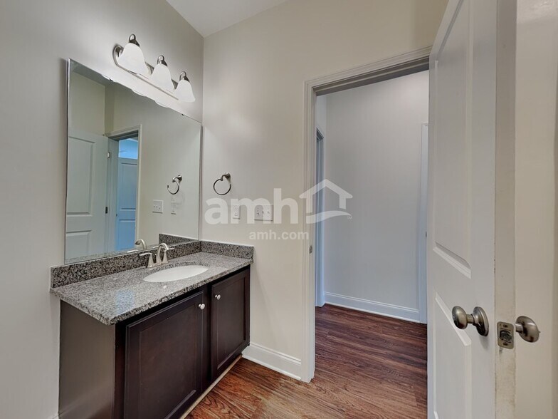 Building Photo - 2132 Laurel Vlg Cir