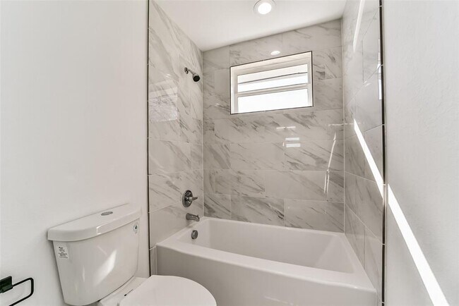 Building Photo - 5714 Beldart St