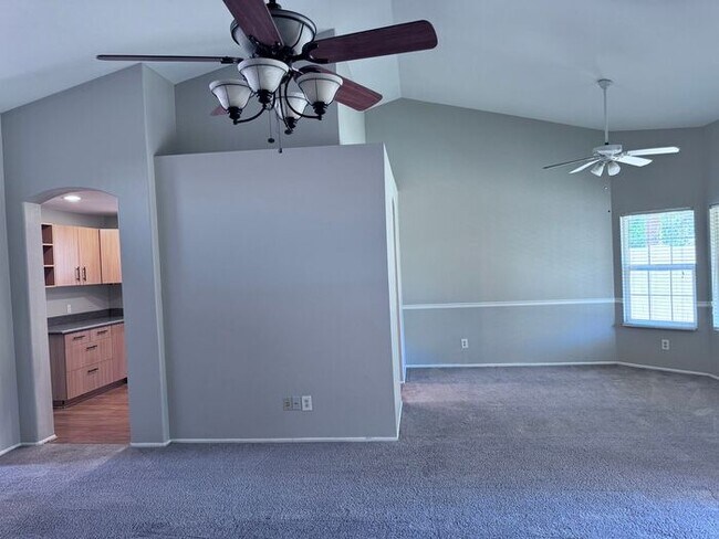 Building Photo - Adorable single floor 4 bedrooms,2 bathroo...